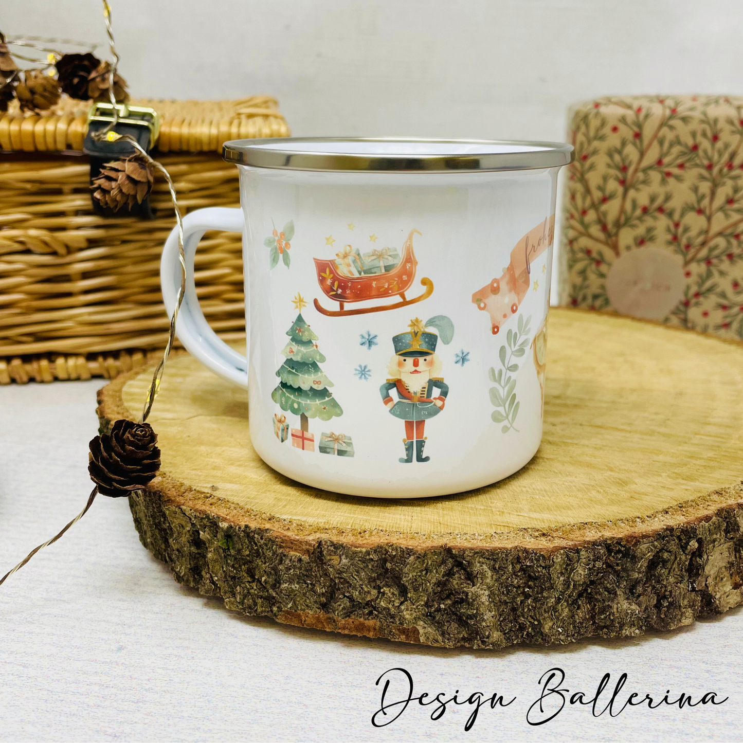 Personalisierter Emaille Becher im Nussknacker-Design – Festliche Tasse für die Weihnachtszeit