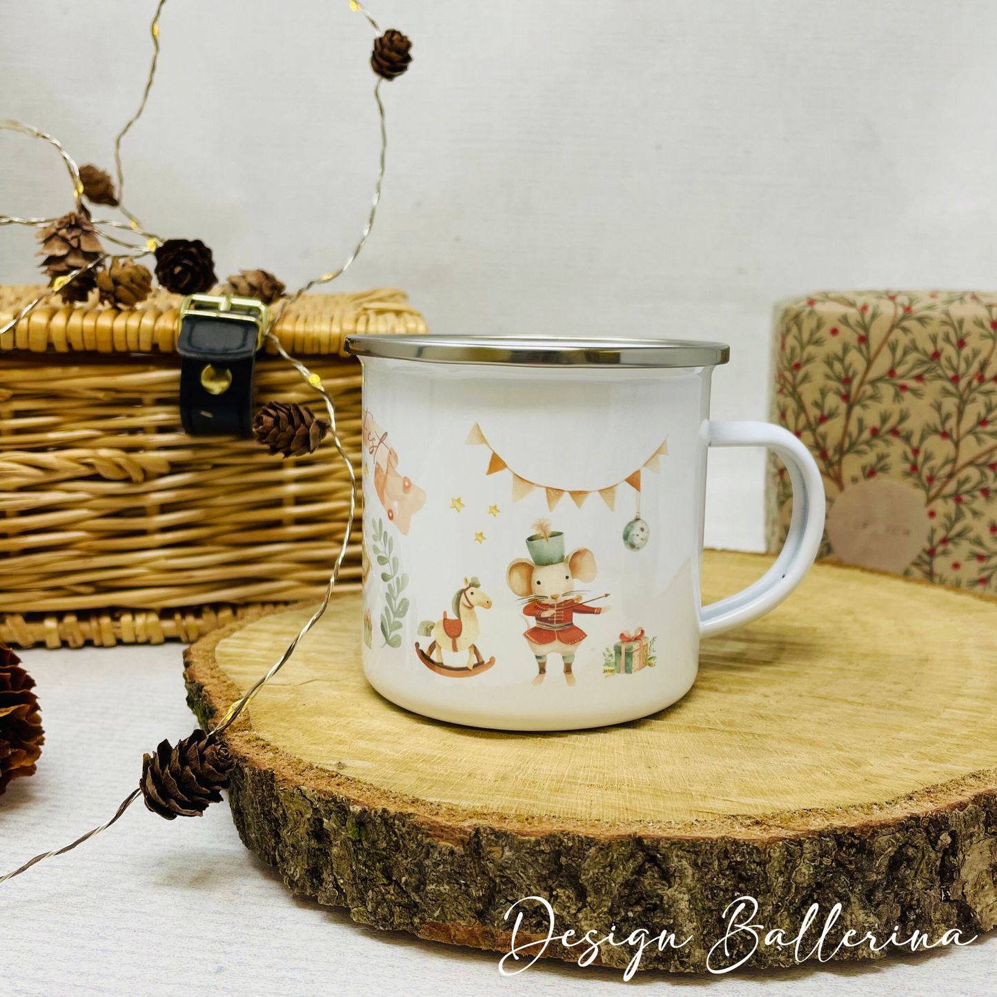 Personalisierter Emaille Becher im Nussknacker-Design – Festliche Tasse für die Weihnachtszeit