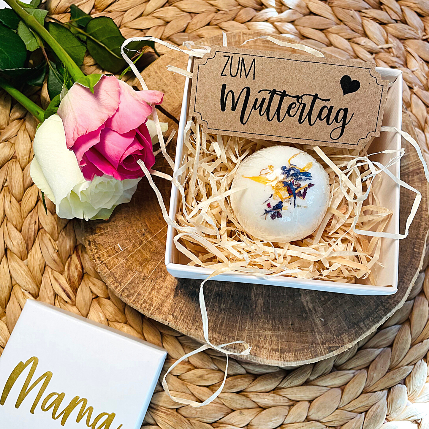 Geschenk - pflegende Badekugel Blüten - vegan - in personalisierter Geschenkbox - Muttertag - Geburtstag - Dankeschön