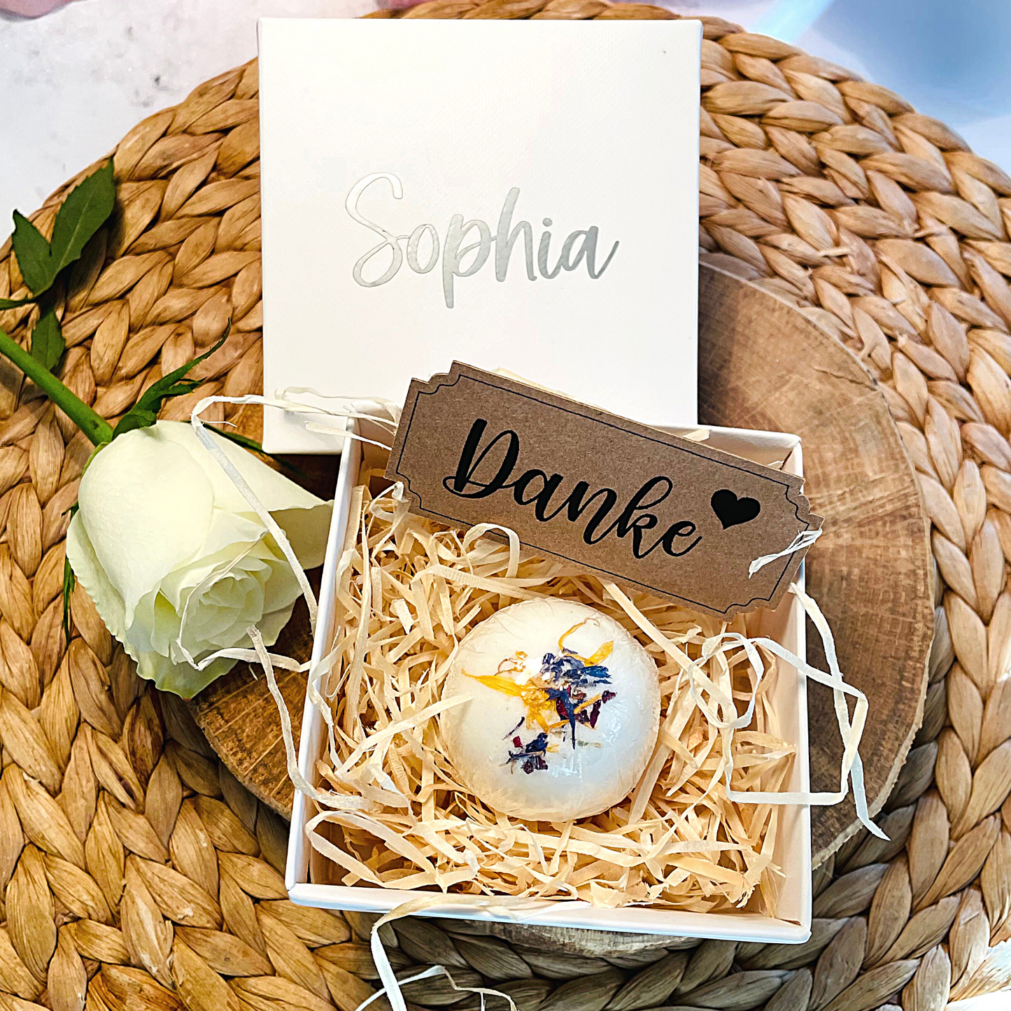 Geschenk - pflegende Badekugel Blüten - vegan - in personalisierter Geschenkbox - Muttertag - Geburtstag - Dankeschön