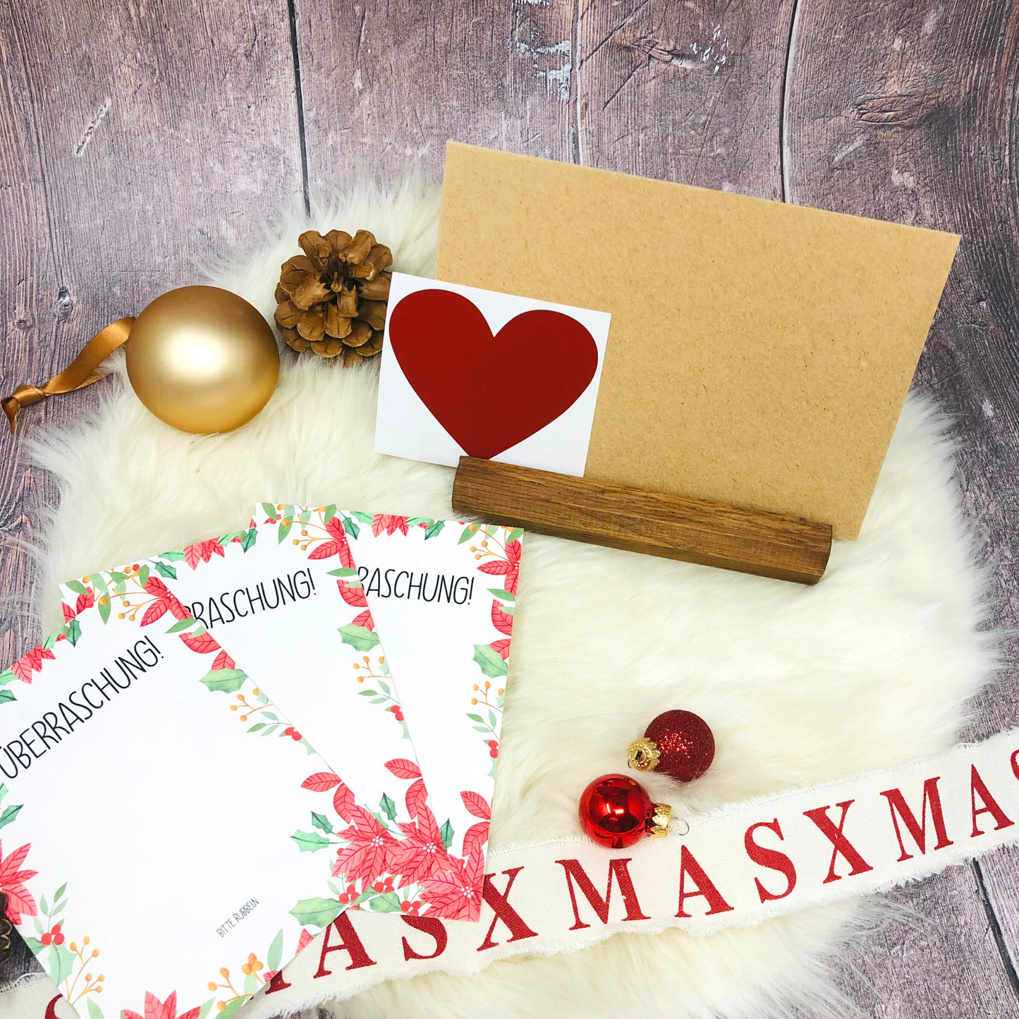 Weihnachtskarten DIY Überraschung Rubbelkarten zum selbst beschriften mit Umschlag und drei Rubbelherzen rot