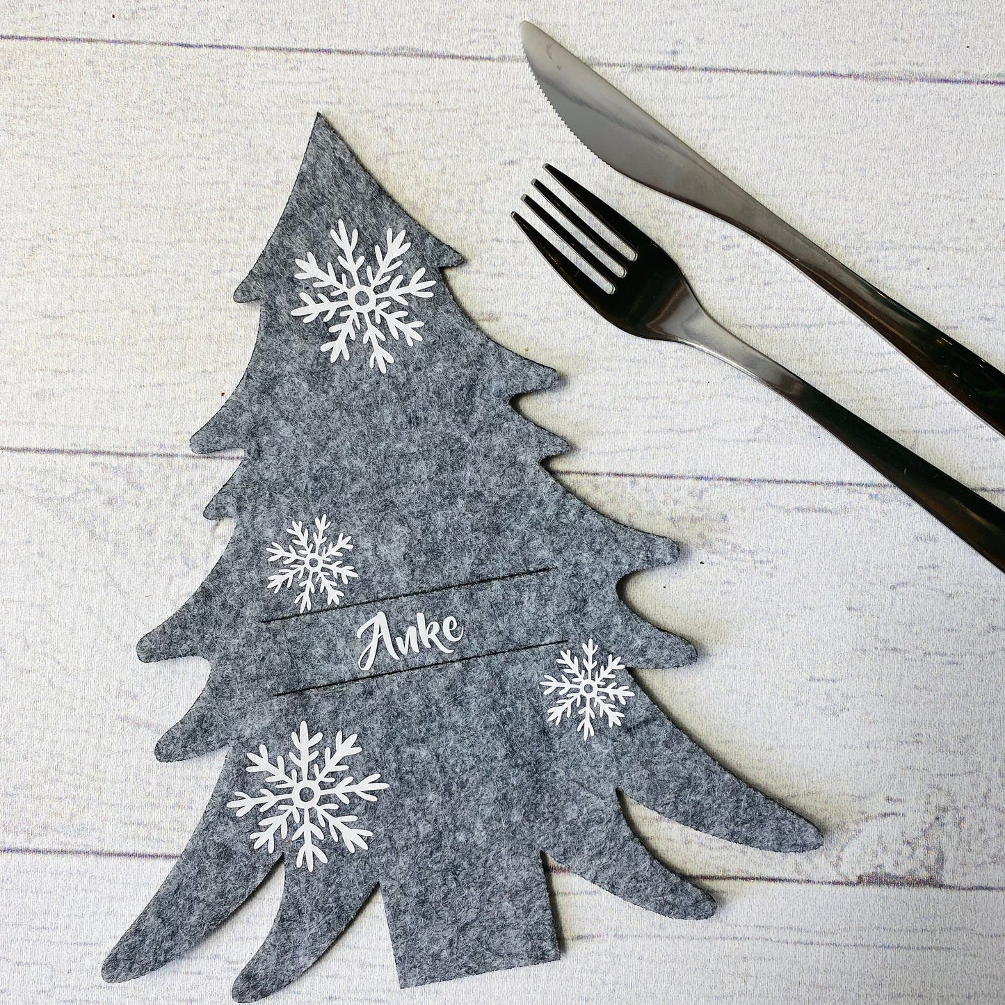Tannenbaum Besteckhalter Set für Weihnachten aus Filz - personalisiert mit Namen - perfekt als Platzkarte - Design Schneeflocke