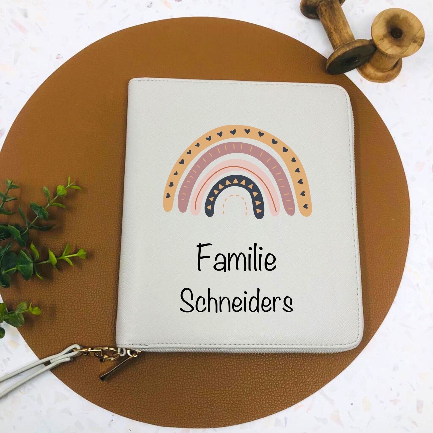 Familienorganizer personalisiert mit Regenbogen - für Reiseunterlagen, Impfpässe, U-Hefte, Karten