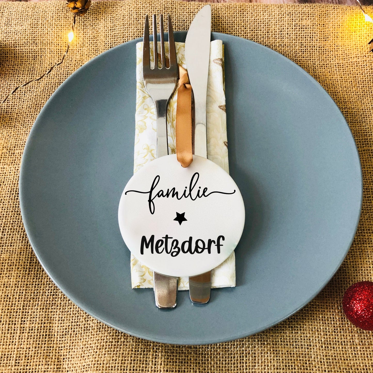 Weihnachtsanhänger Keramik Design Familie Nachname - Anhänger personalisiert Name - Weihnachtskugel Alternative - Geschenkanhänger - 7,5 cm