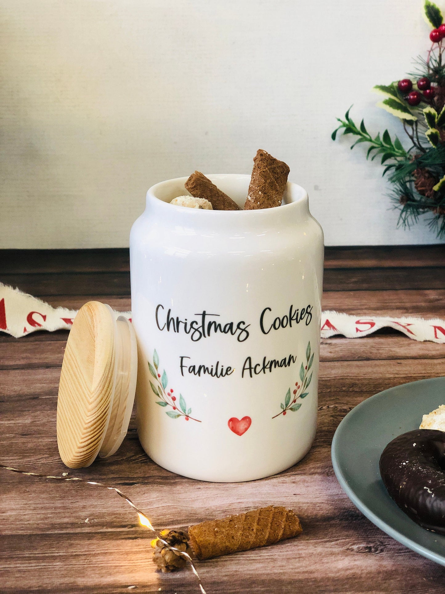 Keksdose personalisiert mit Namen, Geschenk Weihnachten, Mama, Oma, Plätzchendose, Vorratsdose Keramik mit Holzdeckel - Design Klassisch