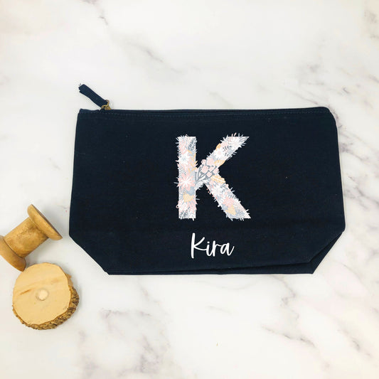 Beutel für Malutensilien personalisiert mit Initial und Wunschwort - Geschenk Einschulung Geburtstag - verschiedene Farben - Floral